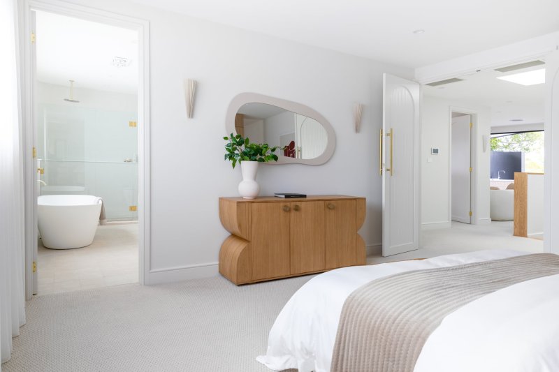 Claremont   MANOR ONE 8