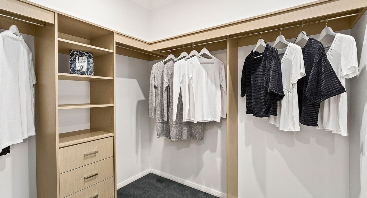 Bronx 26 Wardrobe