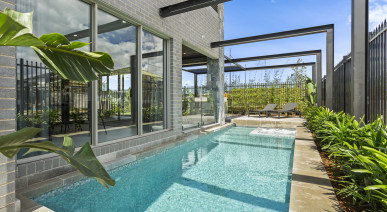 Manhattan 34 - Custom concrete pool
