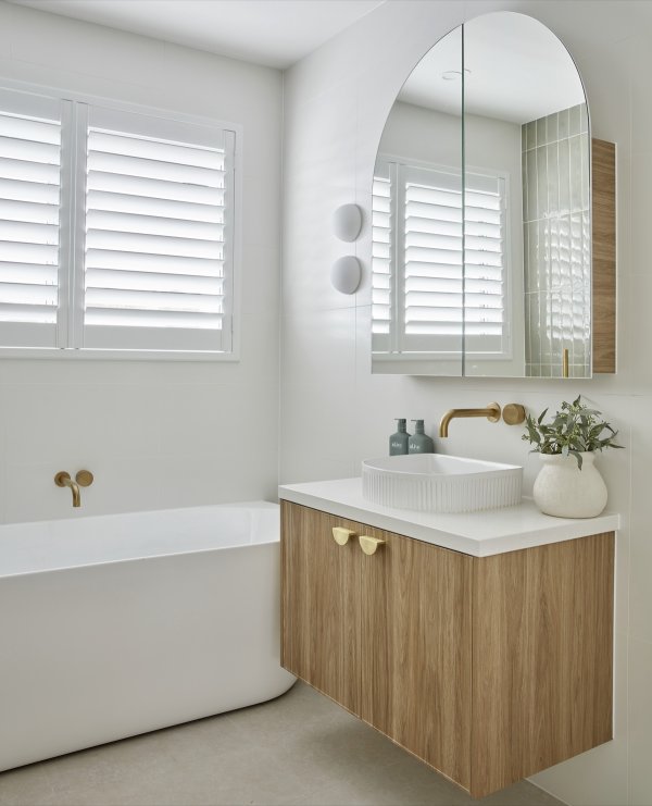 Wyndham 25   Bathroom 1